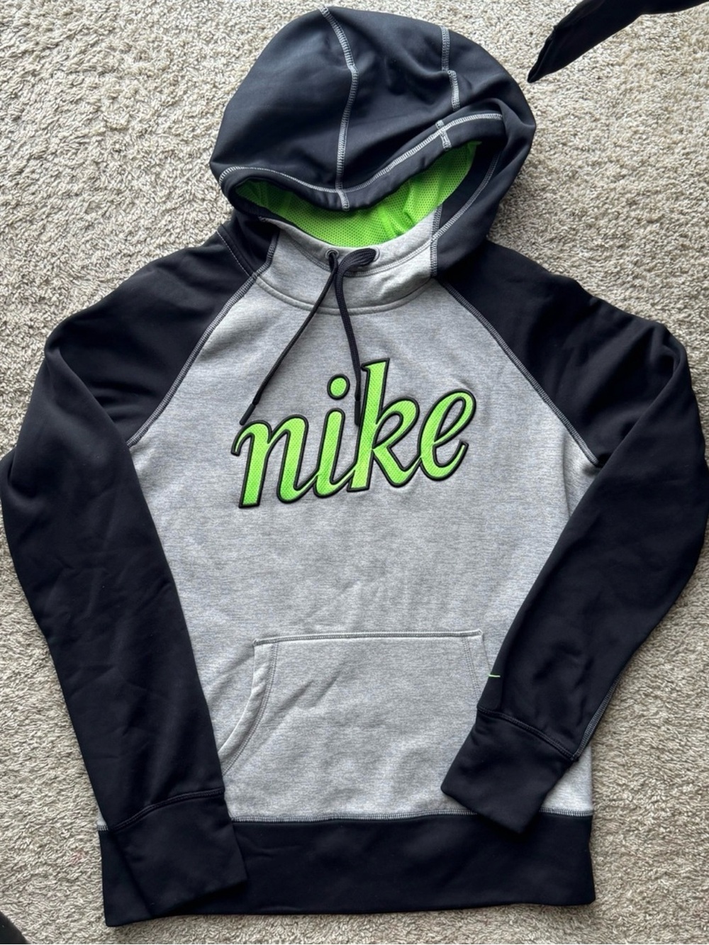 Nike Therma-FIT Gray Black Pullover Hoodie Women’s Medium Thumb Hole Sleeves